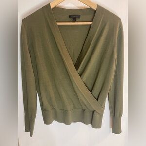 J CREW Women's 100% merino wool sweater olive ＶNeck Size S